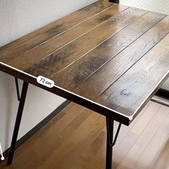 ACMEダイニングテーブルの画像