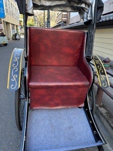 お店のインテリアに人力車