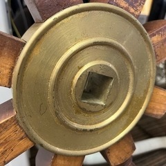 船舵の置物の画像
