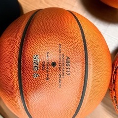 【お取引き中】譲ります【無償】室内用女子バスケットボール6号を3個の画像