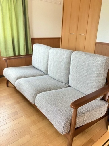 ソファー　(３人掛け）