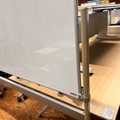 LION 脚付きホワイトボード　幅180 高さ90cm 凹み　ヤケありの画像