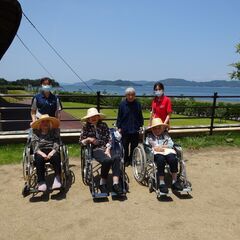 ＼週2日～勤務！／時給以外にも毎月手当を支給！介護スタッフの画像