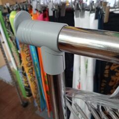 1000円ハンガーとラックの画像