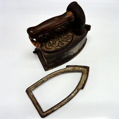 古道具 炭火アイロン 昭和レトロ 高さ：約16cm 鉄製 アイアン ヴィンテージ 骨董 古民具 時代物 炭アイロン 札幌市 中央区 南12条の画像