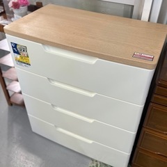 4段の衣類収納棚