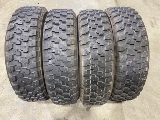 破格！15インチスパイクタイヤ