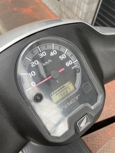 決まりました　現行　ホンダ　タクト　af79 シルバー　走行19900km リアタイヤ新品　