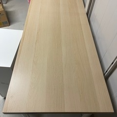 デスク、キャビネットの画像