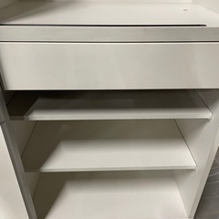 🌸新生活応援🌸 大幅値下げ中‼️ 高級家具🌿‬  スライドドア カリモク家具 収納棚 食器棚 大人気色 キッチンボード ホワイトの画像