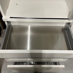 🌸新生活応援🌸 大幅値下げ中‼️ 高級家具🌿‬  スライドドア カリモク家具 収納棚 食器棚 大人気色 キッチンボード ホワイトの画像