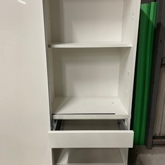 🌸新生活応援🌸 大幅値下げ中‼️ 高級家具🌿‬  スライドドア カリモク家具 収納棚 食器棚 大人気色 キッチンボード ホワイトの画像