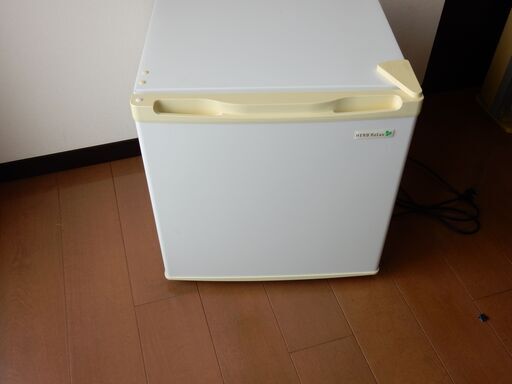 小型冷蔵庫、４５L　品名　YRZ-C05B1