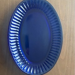 【未使用品】白いナルミのプレート3枚セットと青い皿の画像