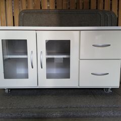 AVローチェスト（テレビ台）　1100円で販売（133）