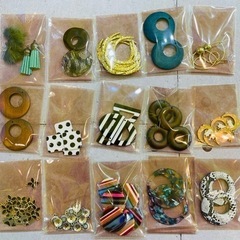アクセサリーパーツ　好きな種類３パックで¥110! 在庫限り！の画像