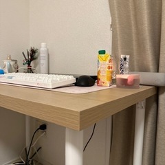 IKEAのデスクの画像
