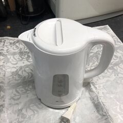 ☆中古￥2,500！ニトリ　電気ケトル　家電　2022年製　DN...