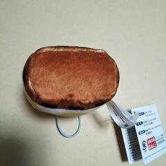 スポンジボブマスコットとパンダの画像