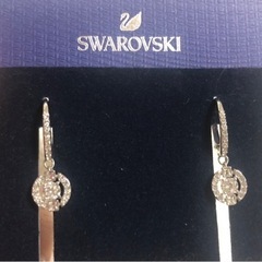 【新品未使用】SWAROVSKI ピアス 日本店舗購入の画像