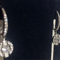 【新品未使用】SWAROVSKI ピアス 日本店舗購入の画像
