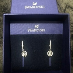 【新品未使用】SWAROVSKI ピアス 日本店舗購入の画像
