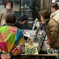 隠れ家占い処☆月イチ開催☆鎌倉癒しパラダイス夢色シャトル　マルシェ感覚で楽しめる採光良い路面店♪ − 神奈川県