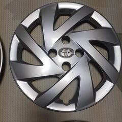 アクアのホイールカバーの画像