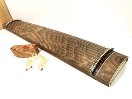 SOLD OUT！高級仕様◆和琴◆13弦 綾杉彫 くり甲 上角作り 蒔絵 銘あり 琴柱／口前カバー／琴ケース付き【引き取り可】