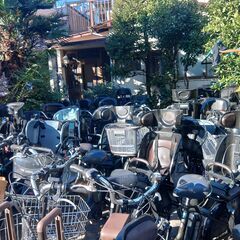 357🟢バカ良心的な中古電動自転車屋です。🌈ブリヂストン、ヤマハ共同生産モデル。  🌕️２０インチ、チャイルドシート、３人乗り、２人乗り、１人乗り、電動自転車  🔴安心保障の３カ月・無料交換保証、無料１００日間・点検サービス付き🟢  🔵土日もお子様と土足のまま、いろいろなタイプのご試乗が可能です。  🔴バッテリーは、新品の９０％以上の性能を保持していて、コンディション良好です。  🟢１回の充電で３０ｋｍ以上の走行が可能です。山手線を半周するくらい走行可能です。  🌕️オプション無料。後ろの画像