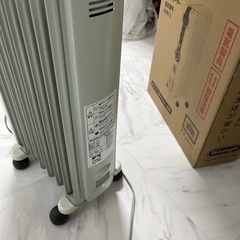 ほぼ新品　デロンギ オイルヒーター HJ0812の画像