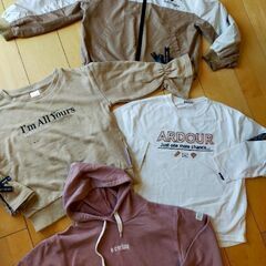 女児子供服130 スウェットパーカー、ナイロンブルゾンなど４点セットでの画像