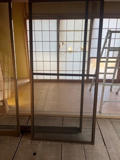 枠掃き出しアルミサッシ残り2個