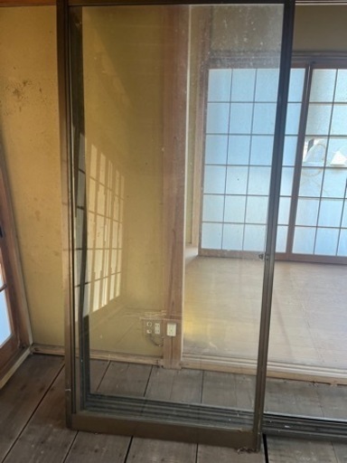 枠掃き出しアルミサッシ残り2個