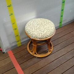 0209-021 ラタンスツール