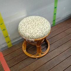 0209-022 ラタンスツール