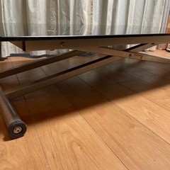 ニトリ　油圧昇降ガラステーブルの画像