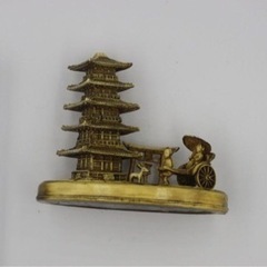 五重の塔 鳥居 人力車の置物　金色の画像