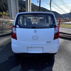 スズキ　アルト　白　平成25年式の画像