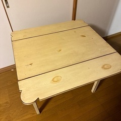 カントリー調　テーブルの画像