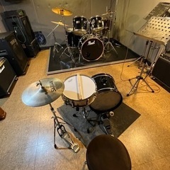 【誰でも叩けるようになるドラムレッスン🥁】ドラムセット2台で集中レッスン🥁 完全個別指導♪の画像
