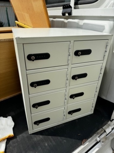 【取引中】貴重品ロッカー 2列4段 8人用 ダイヤル錠 金庫 