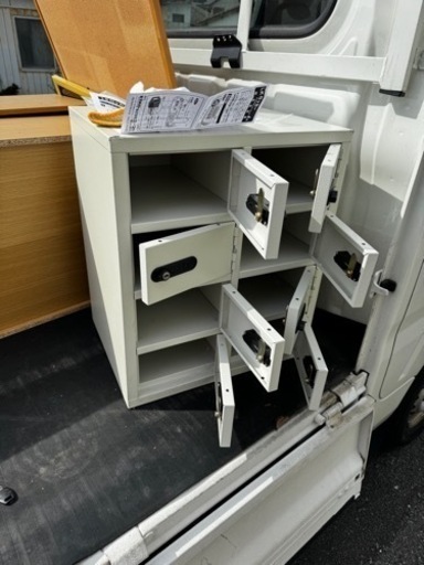 【取引中】貴重品ロッカー 2列4段 8人用 ダイヤル錠 金庫 