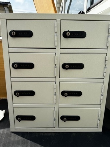 【取引中】貴重品ロッカー 2列4段 8人用 ダイヤル錠 金庫