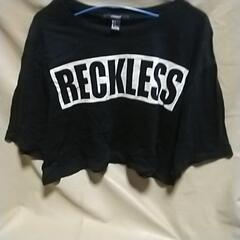 短いTシャツです。サイズM？