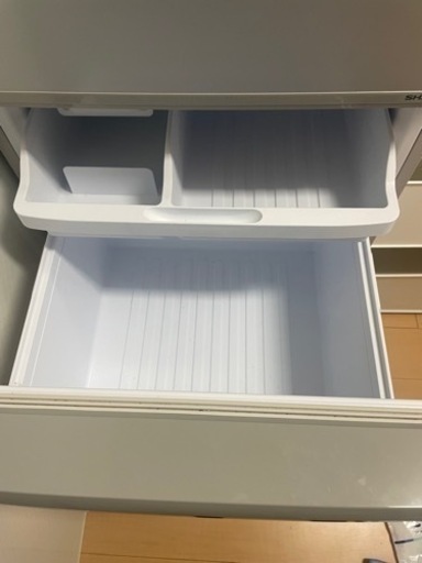【取引中】シャープ SHARP SJ-W352E-S 「冷蔵庫（350L・ どっちもドア3ドアシルバー系