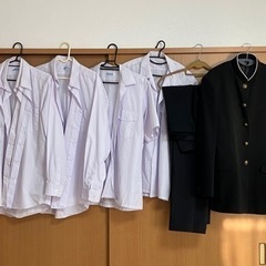 中学生　制服(使用期間少ない) まとめてお願いします。