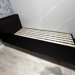 （決まりました）シングルベッドフレーム　収納付き　棚付き　コンセ...