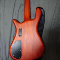 5弦エレキベースです。の画像