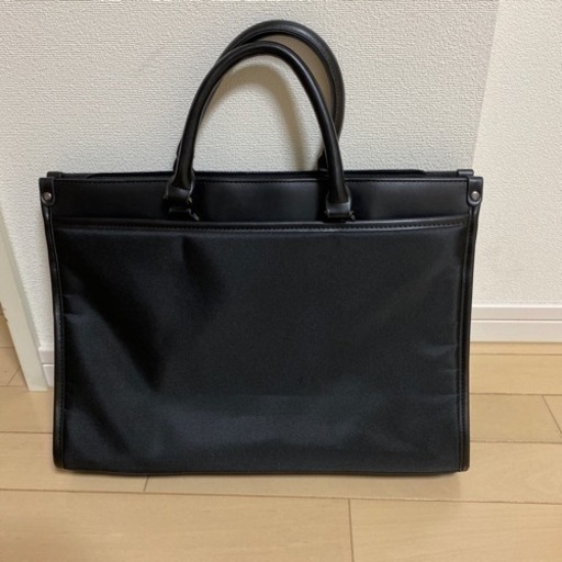 就活　ビジネスバッグ